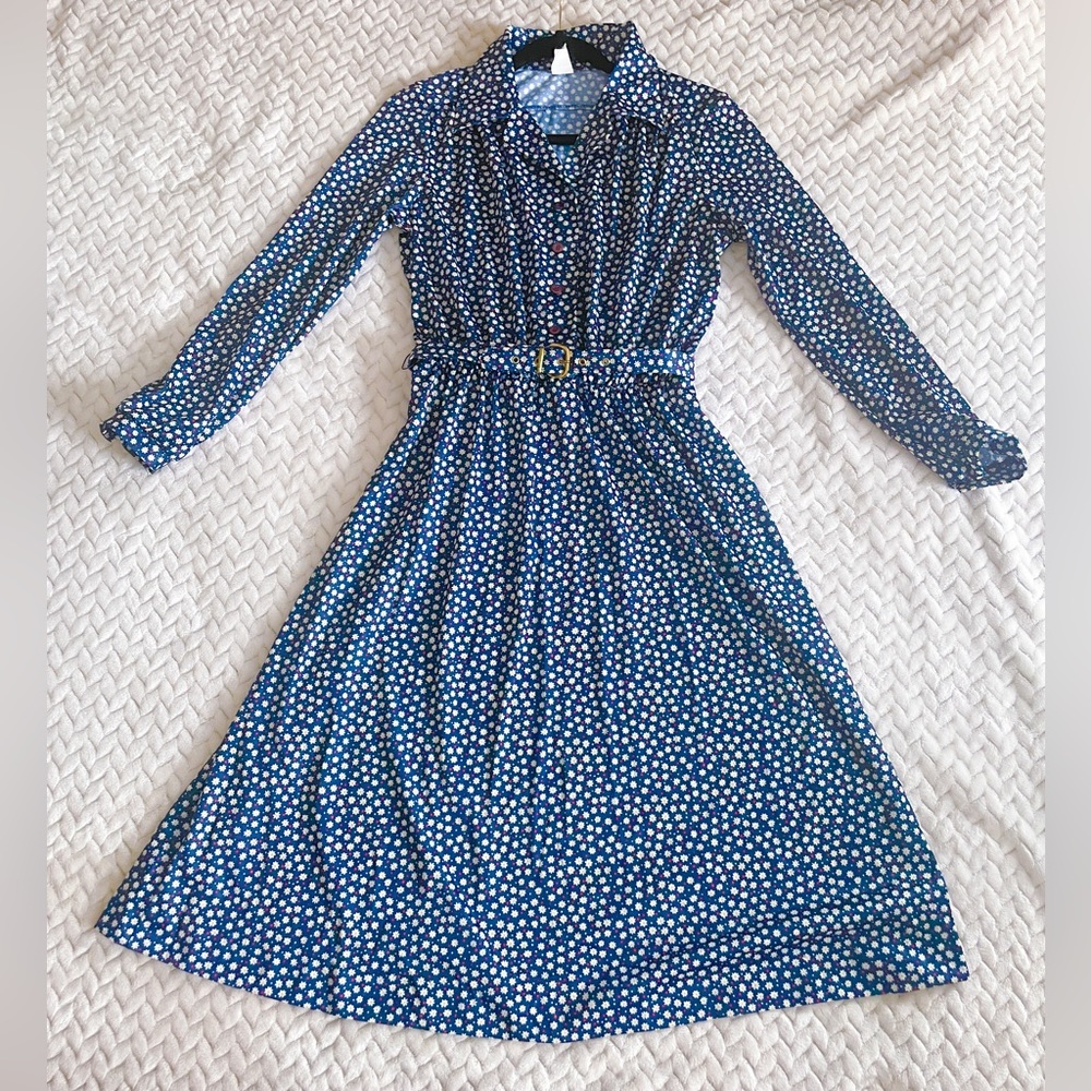 Vintage Modest Daisy Print Dress